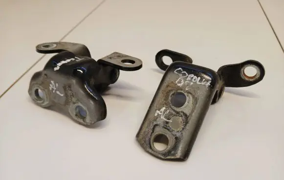 Toyota Corolla Verso AR10 Rear door hinge set 