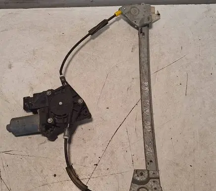 Peugeot 406 Front door window regulator motor 0130821675