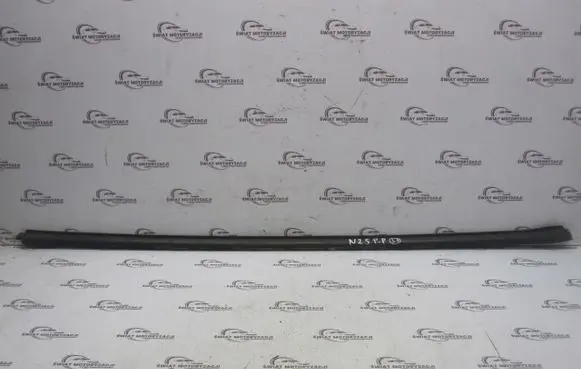 BMW 1 E82 E88 Front door glass trim molding 