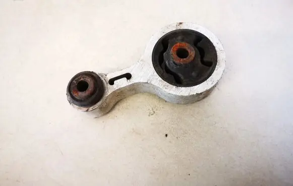 Mazda 6 Engine mount bracket