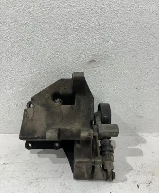 BMW 3 E36 Generator/alternator bracket 
