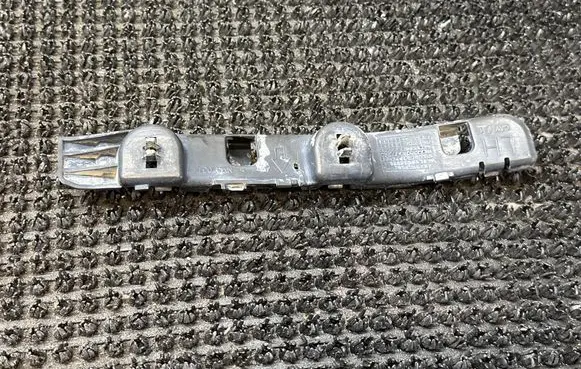 Nissan Altima Front bumper mounting bracket 62221JA00