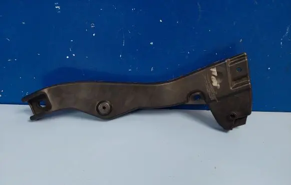 Audi A4 S4 B7 8E 8H Front bumper mounting bracket 8E0807204B