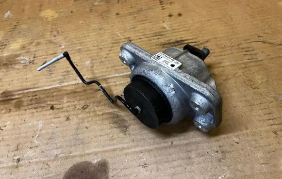 Land Rover Discovery 5 Engine mount vacuum valve JPLA6A003AB