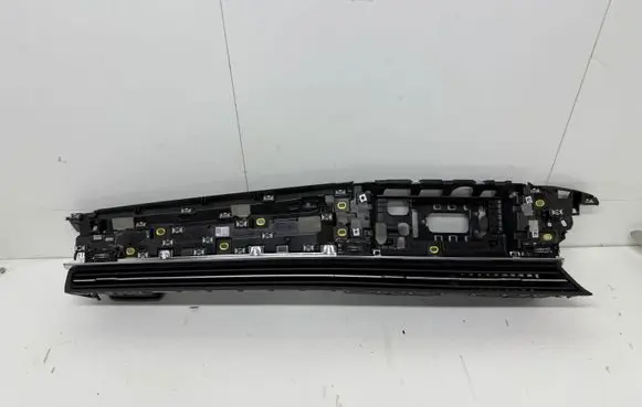 Audi Q8 Dash center air vent grill 4M8820902e