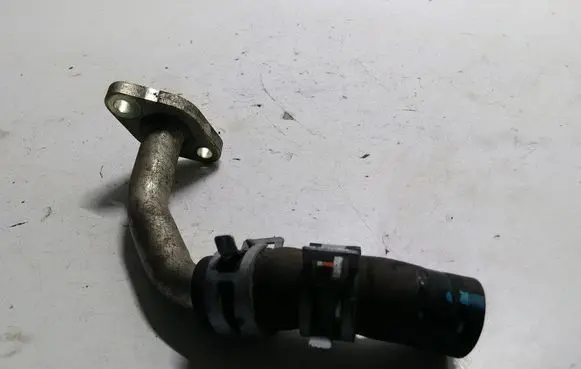 Toyota Land Cruiser (J150) Engine coolant pipe/hose