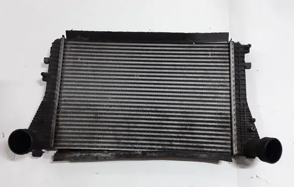 Volkswagen PASSAT B7 Intercooler radiator 1K0145805G