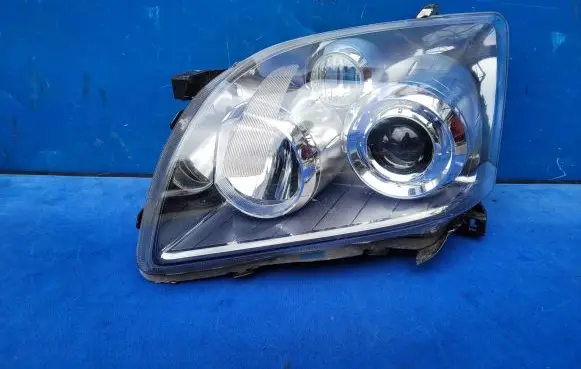 Toyota Avensis T250 Headlight/headlamp 35109