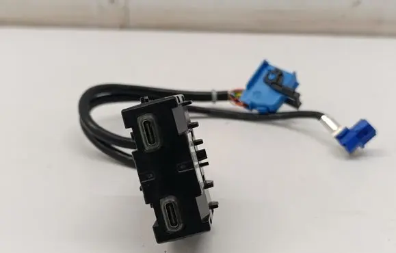 Mercedes-Benz C W206 USB socket connector A2068201401