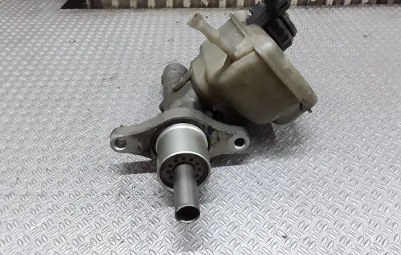 Master brake cylinder