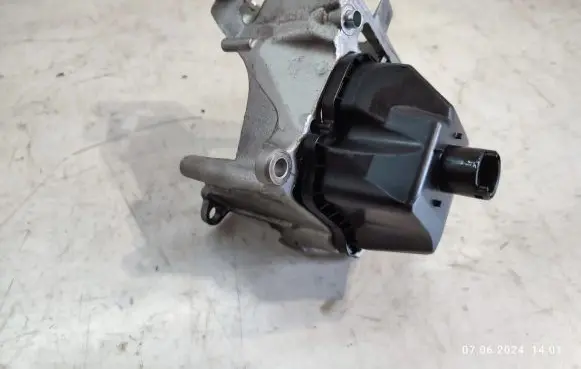 Jaguar XJ X351 Oil breather separator 9X2Q6C714DA