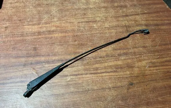 Opel Vectra A Front wiper blade arm 90228480