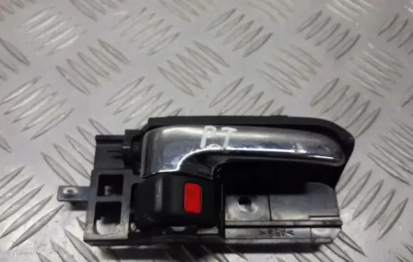 Toyota Corolla Verso E121 Rear door handle trim 