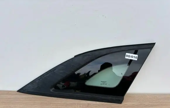 Renault Austral Rear vent window glass 43R-011564