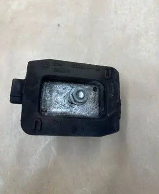 BMW 5 F10 F11 Gearbox mount 6769848 139811 2231