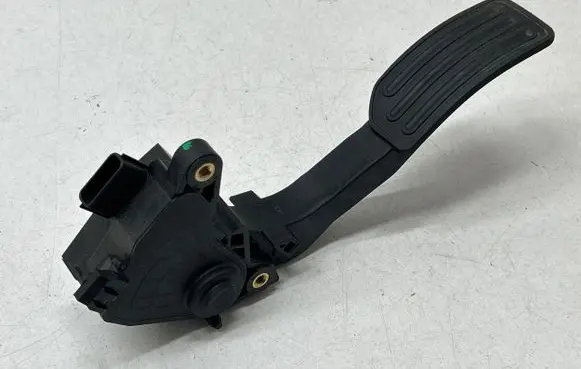 Nissan Pulsar Accelerator throttle pedal 180023RA0B 05016A 00665