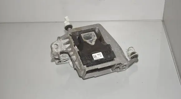 Engine mount bracket