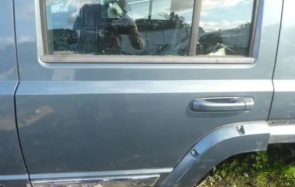 Jeep Commander Rear door
