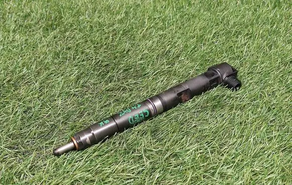 KIA Ceed Fuel injector 338002A780