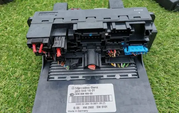 Mercedes-Benz C W203 Fuse box set 2035451601