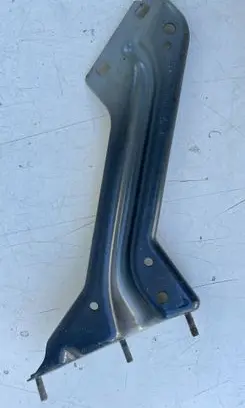 Audi Q5 SQ5 Fender mounting bracket 8R0821136