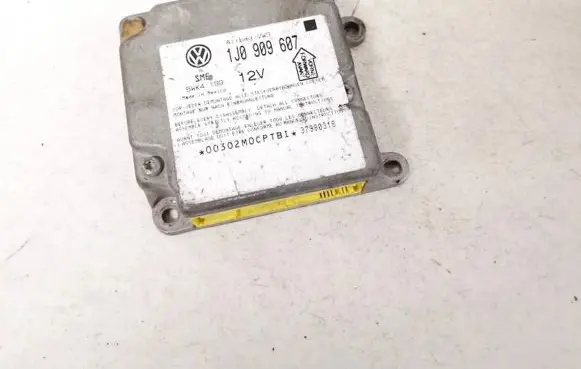 Volkswagen PASSAT B5 Airbag control unit/module 1J0909607 5WK4199VW3