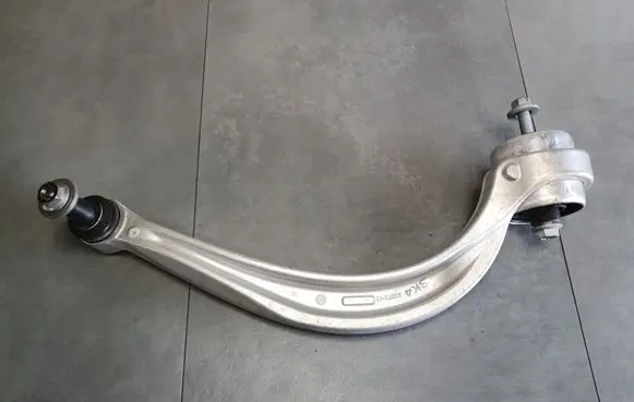 Audi Q8 Front lower control arm/wishbone 4M0407695C 4M0407693F