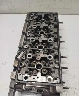 Volkswagen PASSAT B8 Engine head 04L103373E