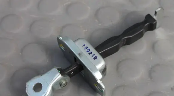 Mitsubishi L200 Front door check strap stopper OGRANICZNIKLPL200