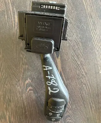 Ford Focus Wiper control stalk 17D940