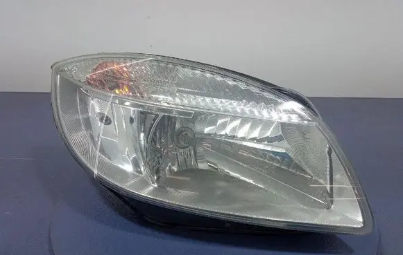 Skoda Fabia Mk2 (5J) Headlight/headlamp 
