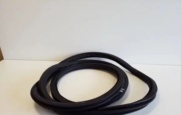 Rear door rubber seal (on body)