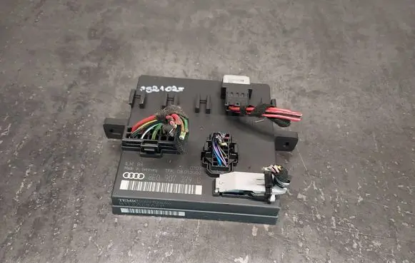 Audi A4 S4 B6 8E 8H Comfort/convenience module 8E0907279C