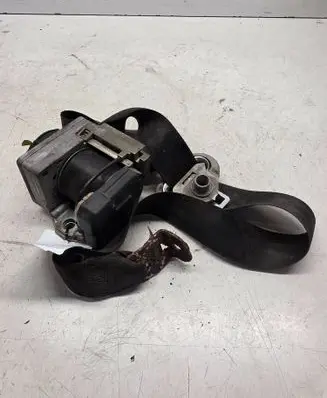 Volkswagen Golf IV Front seatbelt 