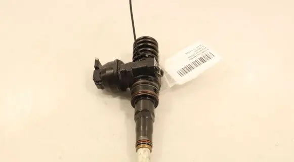 Volkswagen Golf IV Fuel injector 0414720037