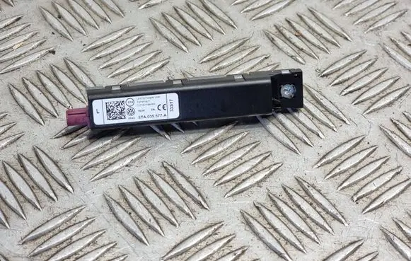 Volkswagen Touran III Aerial antenna amplifier 5TA035577A