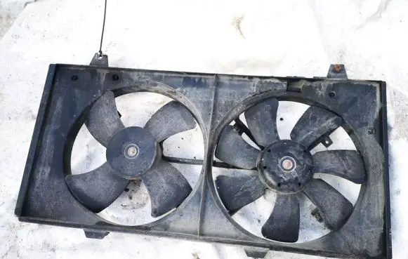 Mazda 6 Radiator cooling fan shroud