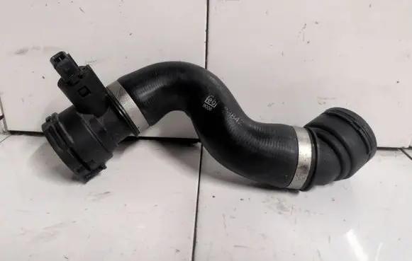 BMW 5 E60 E61 Engine coolant pipe/hose 
