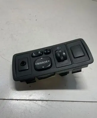 Toyota Avensis T250 Wing mirror switch 183575