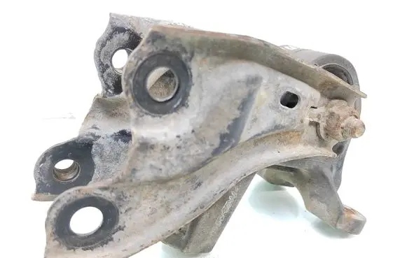 Honda CR-V Rear differential mounting bracket 