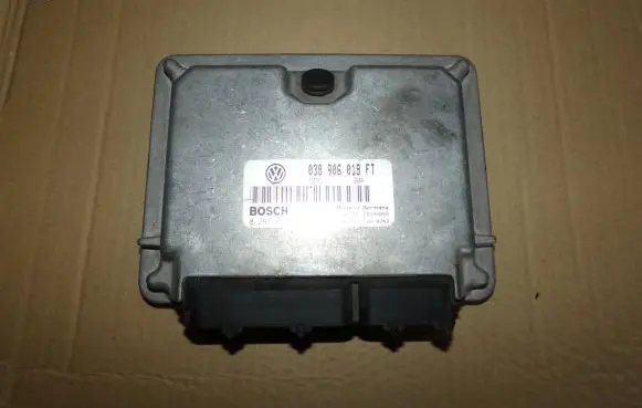 Volkswagen PASSAT B5 Engine control unit/module 0281010169