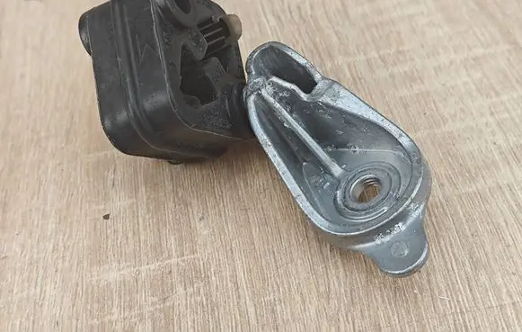 BMW X5 G05 Muffler mount bracket/holder 7935435