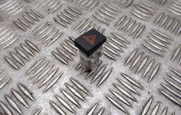 Nissan Qashqai Hazard light switch