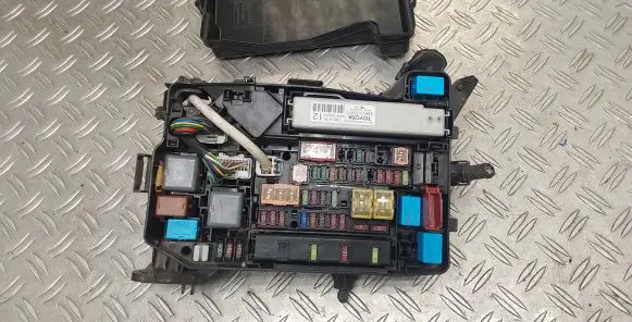 Toyota Prius+ (ZVW40) Fuse box set 8264175070