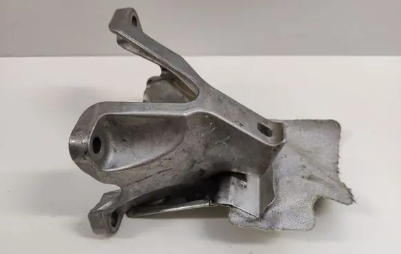 Audi A4 S4 B8 8K Engine mounting bracket 8K0199307BF