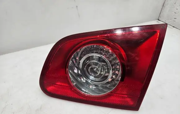 Tailgate rear/tail lights