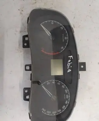 Skoda Fabia Mk2 (5J) Speedometer (instrument cluster) 5J0920801C V2802477 KL7Z0H5210418