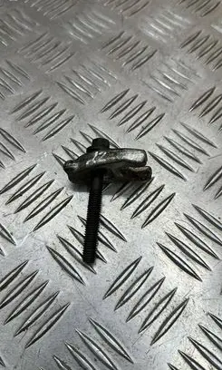 Renault Megane III Fuel Injector clamp holder 