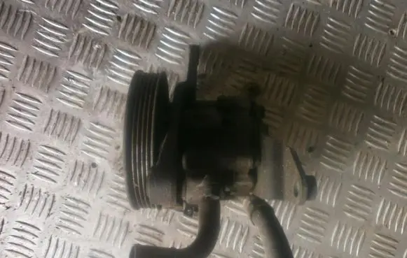 Mazda 626 Power steering pump 1y154399