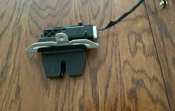 Ford Focus Tailgate/trunk/boot lock/catch/latch DS7AN442A66AD